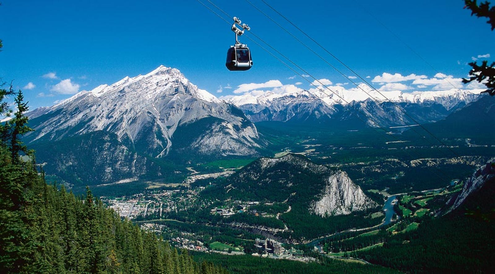 Vista aerea della Banff Gondola sulle montagne